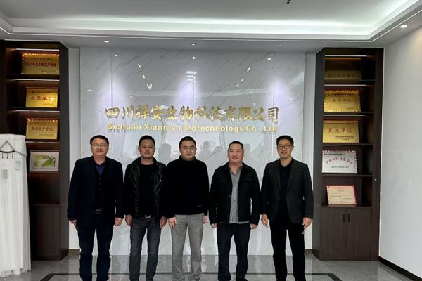 重慶川牧飼料公司關(guān)總一行蒞臨公司考察