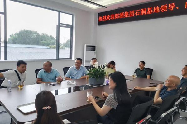 正威集團(tuán)余總、王總；郎酒集團(tuán)石洞基地領(lǐng)導(dǎo)一行蒞臨公司考察